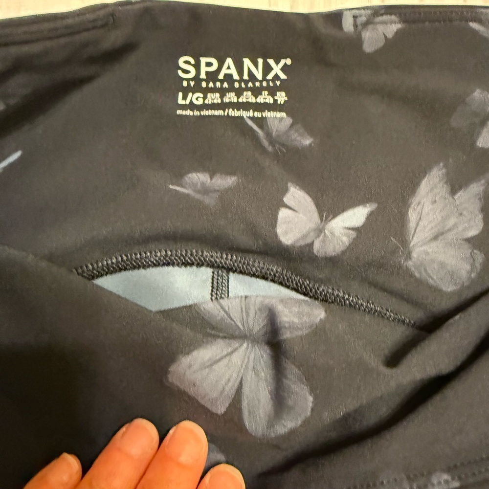 SPANX Black and Gray Patterned Leggings Set - Picture 3 of 7